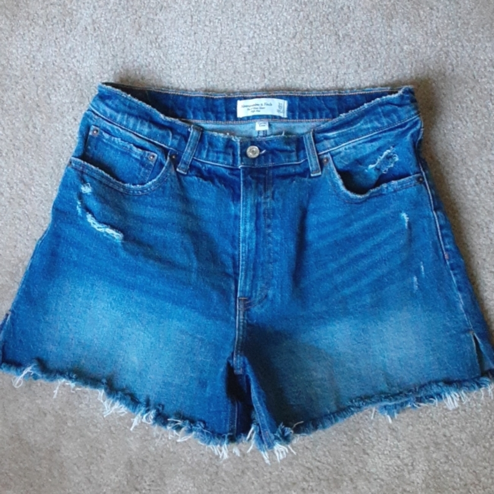 Abercrombie Curve Love High Rise 4 Inch Mom Shorts size 31